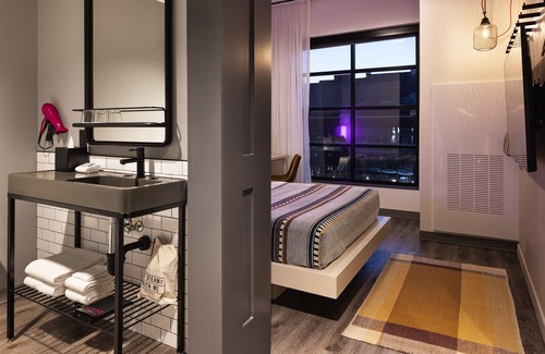 Old Market Hotel | Inviting Moxy Omaha Downtown: Rated 9/10 with Great Amenities