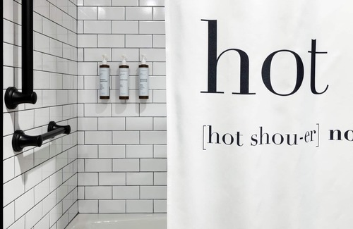 Old Market Hotel | Inviting Moxy Omaha Downtown: Rated 9/10 with Great Amenities