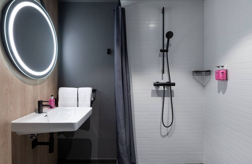 Metzingen Hotel | Discover Moxy Outletcity Metzingen: Rated 8.8/10 & Family-Friendly