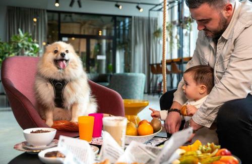 Montevrain Hotel | Pet-Friendly Moxy Paris Val d'Europe - Guest Rated 8.6/10