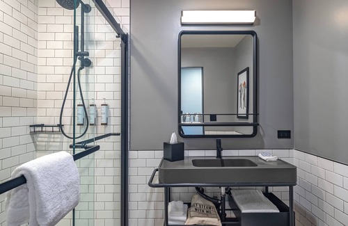 Downtown Phoenix Hotel | Discover Moxy Phoenix Downtown: Exceptional Stay Awaits