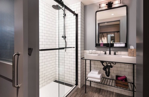 South Lake Union Hotel | Stylish MOXY Seattle Downtown with Spa and Breakfast Options