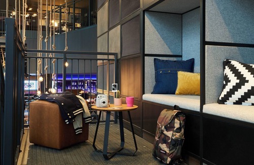 Southampton City Centre Hotel | Experience Moxy Southampton: Rated 9/10 & Family-Friendly