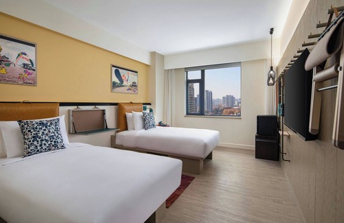 Beilin Hotel | Exceptional Moxy Xi'An Beilin: Family-Friendly Comfort