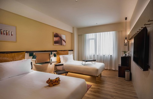 Beilin Hotel | Exceptional Moxy Xi'An Beilin: Family-Friendly Comfort