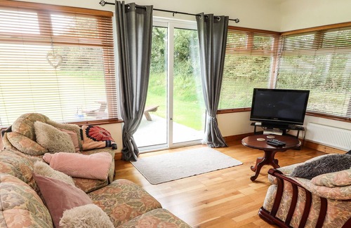 Banna Cottage | MOYBELLA LODGE, romantic, with a garden in Ballybunion, County Kerry