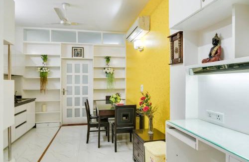 New Friends Colony Apartment | Cozy 1 BHK Apartment Near NFC Market, Pet & Child Friendly