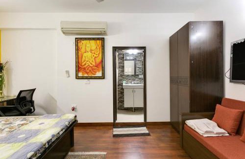 New Friends Colony Apartment | Cozy 1 BHK Apartment Near NFC Market, Pet & Child Friendly