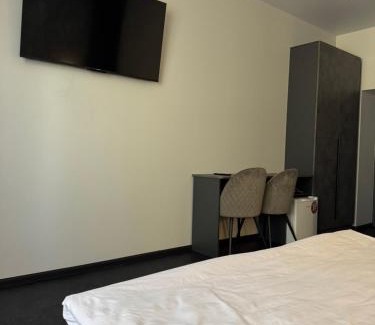 Rivne Hotel | Relax at the Mini-Hotel Neptun with Pool & Hot Tub