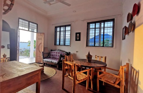 Makunduchi Villa | Relax at Moyo wa Bahari House: 4-Star Stay with Breakfast
