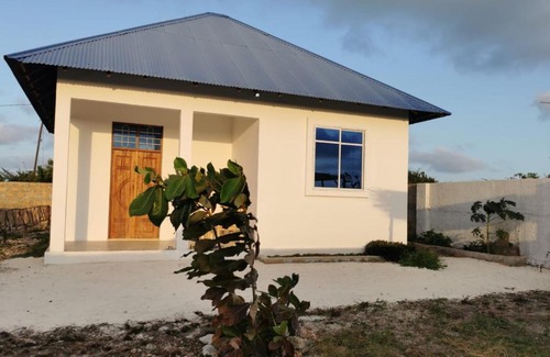 Makunduchi Villa | Relax at Moyo wa Bahari House: 4-Star Stay with Breakfast