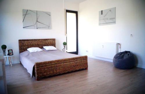 Edinghausen House | Experience Mozart34: Family-Friendly Retreat with Great Reviews