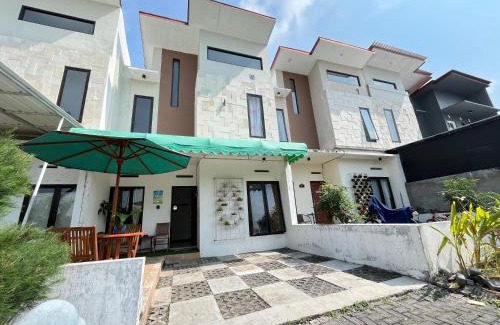 Dinoyo Villa | Budget-Friendly Villa Murah in Malang with Kitchen & Kids' Perks