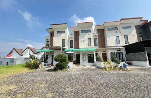 Dinoyo Villa | Budget-Friendly Villa Murah in Malang with Kitchen & Kids' Perks