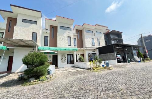 Dinoyo Villa | Budget-Friendly Villa Murah in Malang with Kitchen & Kids' Perks