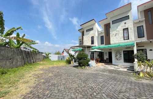 Dinoyo Villa | Budget-Friendly Villa Murah in Malang with Kitchen & Kids' Perks