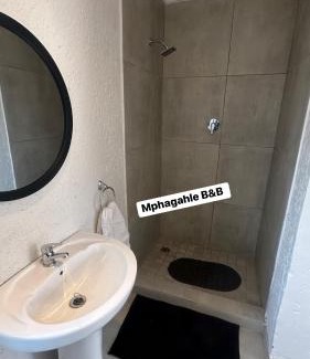 Elias Motsoaledi Bed & Breakfast | Cozy Mphagahle B&B: Poolside Retreat with Breakfast Included