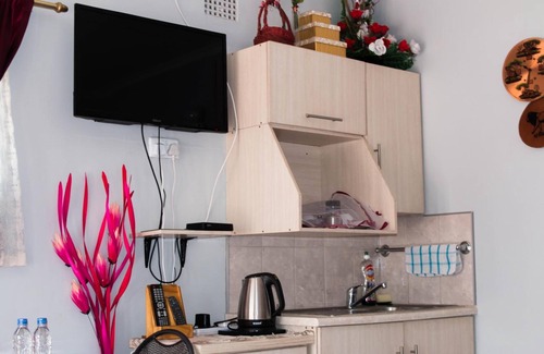Harare House | Mpofu Guest House: Family-Friendly Stay with Breakfast Included