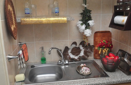 Harare House | Mpofu Guest House: Family-Friendly Stay with Breakfast Included