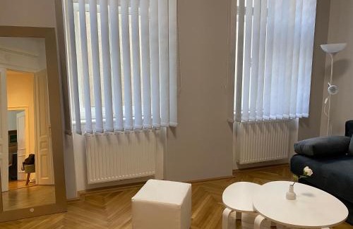 Mariahilf Apartment | Outstanding MQ Appartement: Child-Friendly & Highly Rated