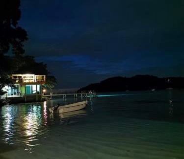 Iboih Hotel | Cozy Mr. Bean Resort with Oceanfront Dining & Views