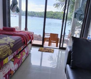 Iboih Hotel | Cozy Mr. Bean Resort with Oceanfront Dining & Views