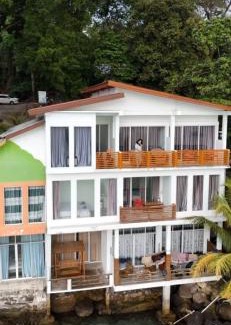 Iboih Hotel | Cozy Mr. Bean Resort with Oceanfront Dining & Views