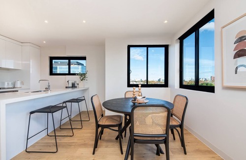 Abbotsford Apartment | Relax at Mr Gipps: Oceanfront with Pool & Family Friendly