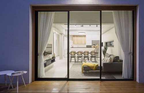 Tel Aviv Apartment | Pet-Friendly Haven at Mr. Louis - Guest Rated 10/10