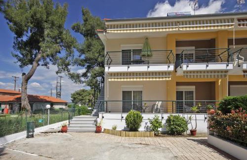 Paradhisos Apartment | Family-Friendly Retreat at Mr&Mrs Green - 8.6/10 Rated