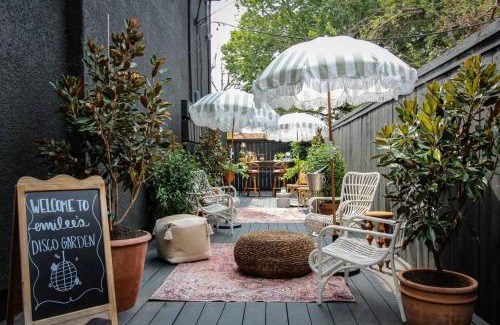Turtle Creek Apartment | Artistic Escape at Mr. Nomad: Family & Pet Friendly