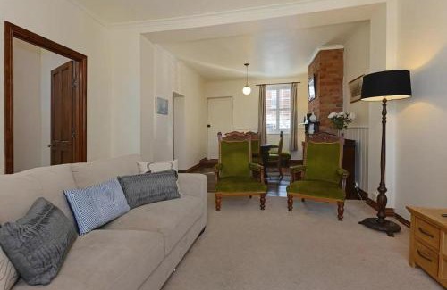 Battery Point House | Discover Mr Watson's Cottage by Battery Point Jetty