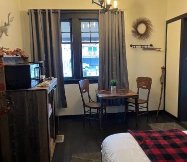 Leavenworth Hotel | Discover Mrs. Anderson's Lodging: Pet-Friendly Getaway