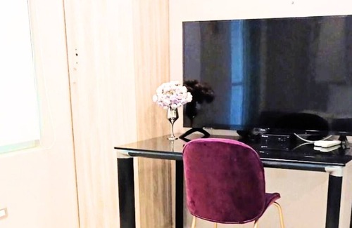 Zhongshan Apartment | 【MRT Premium Room with Window and Balcony】Monthly Stay