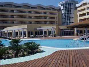 Linda-a-Velha Hotel | Discover MS Aparthotel: Pet-Friendly Retreat with Pool