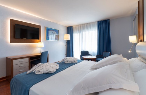 La Malagueta Hotel | Relax at Hotel MS Maestranza - 4-Star Comfort & Amenities