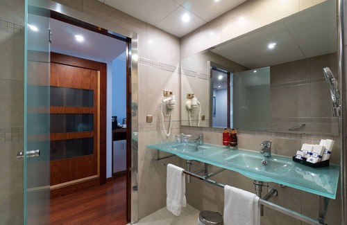 La Malagueta Hotel | Relax at Hotel MS Maestranza - 4-Star Comfort & Amenities