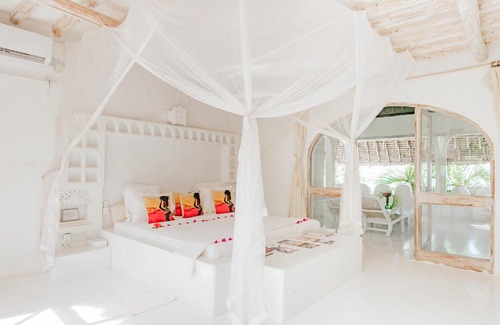 Msambweni Villa | Relax at Msambweni Beach House: 4-Star Oceanfront Escape