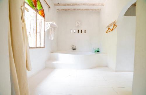 Msambweni Villa | Relax at Msambweni Beach House: 4-Star Oceanfront Escape