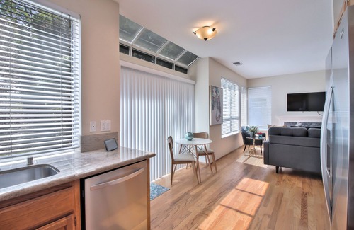 Carmine - Parkmont House | Cozy 4bd Home with Easy Access to Major Freeways
