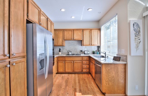 Carmine - Parkmont House | Cozy 4bd Home with Easy Access to Major Freeways