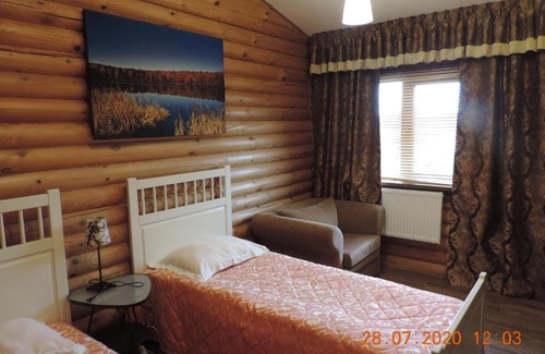 Vereb'Inskoe House | Pet-Friendly Mstinskie Gorki Hotel with Pool & Breakfast