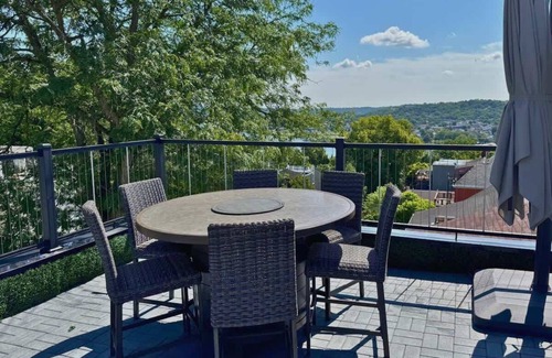 Mount Adams House | Experience Mt Adams River View: Family-Friendly Retreat