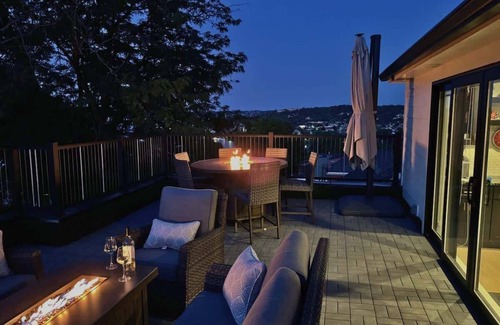 Mount Adams House | Experience Mt Adams River View: Family-Friendly Retreat