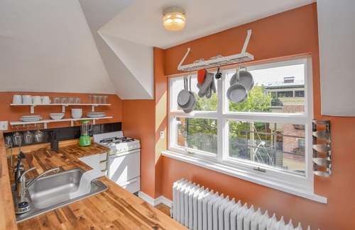 Mount Adams Apartment | Scenic Mt. Adams Retreat with Rooftop Deck & Pool