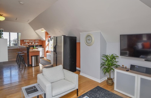 Mount Adams Apartment | Scenic Mt. Adams Retreat with Rooftop Deck & Pool