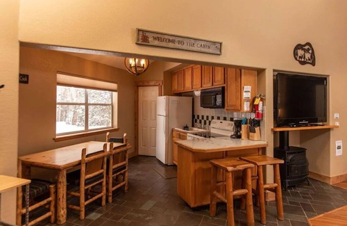 Salida Ski Chalet | Pet-Friendly Mt. Antero Chalet with Pool & Kitchen Access