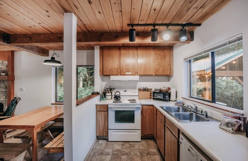 Maple Falls Cabin | Cozy Mt. Baker Lodging Cabin #67 with Private Hot Tub