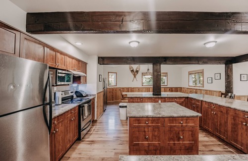 Warnick Cabin | Spacious Mt Baker Lodging Cabin #3 with Great Amenities