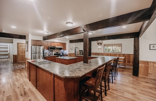 Warnick Cabin | Spacious Mt Baker Lodging Cabin #3 with Great Amenities